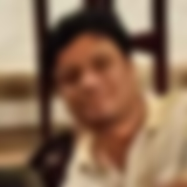 dnezekiel (42) aus Bonn