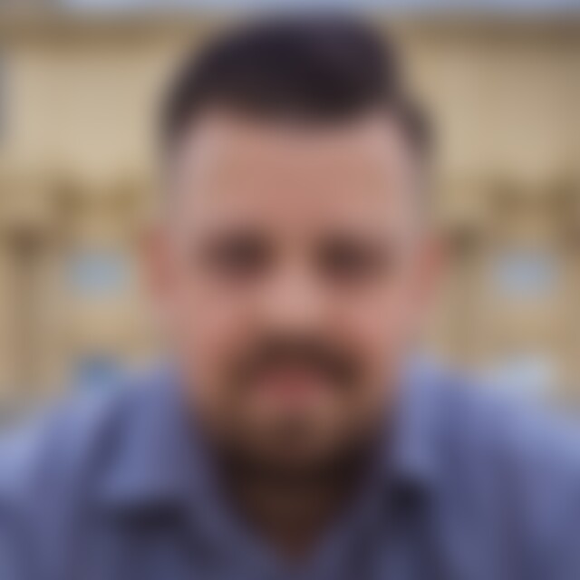 Douth (36) aus Dresden