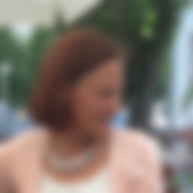 Klavierspielein (68) aus Berlin