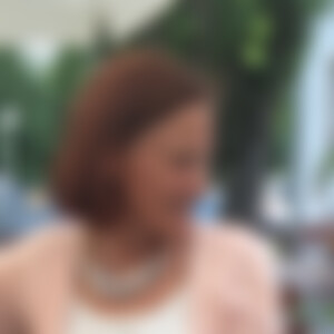 Klavierspielein (68) aus Berlin