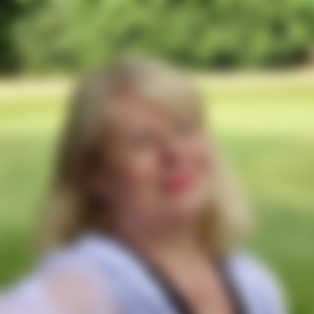 Devina (70) aus Berlin