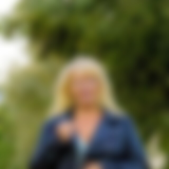 Devina (70) aus Berlin