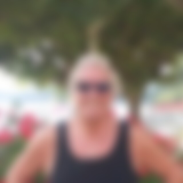 stefankomarica (76) aus Wiesbaden