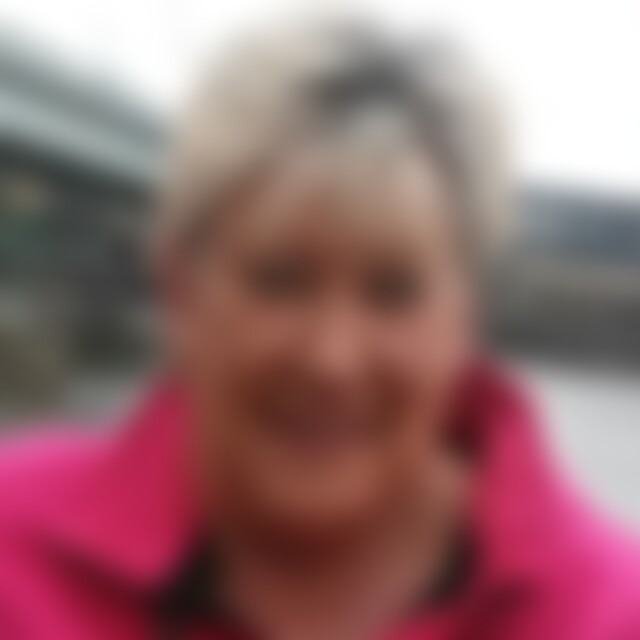 susie (60) aus Alfter