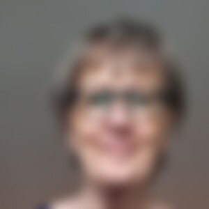 Rosagruen (71) aus Essen