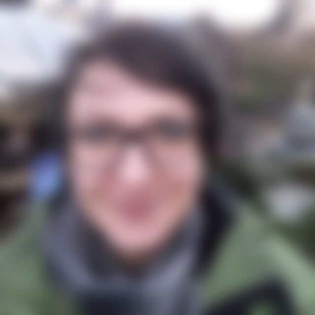 Satine (43) aus Leverkusen