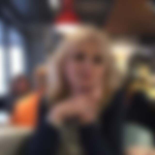 angelie17 (60) aus Frankfurt