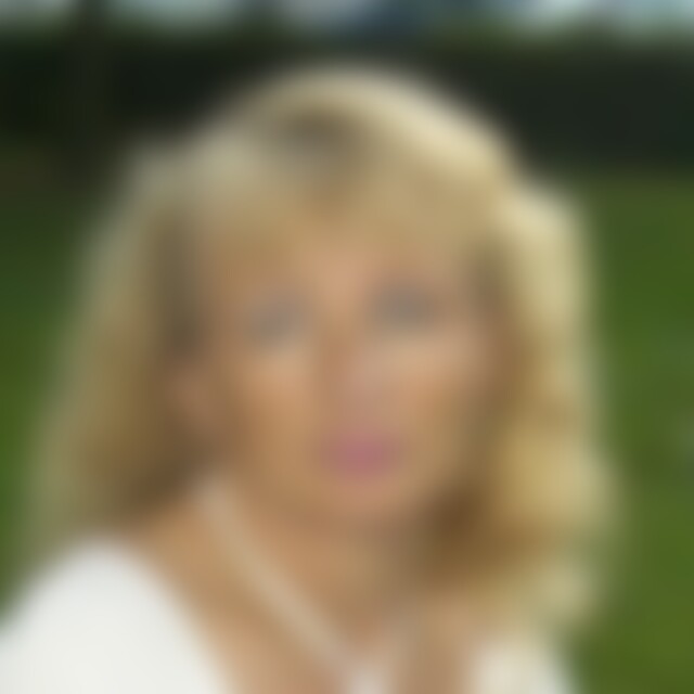 angelie17 (60) aus Frankfurt