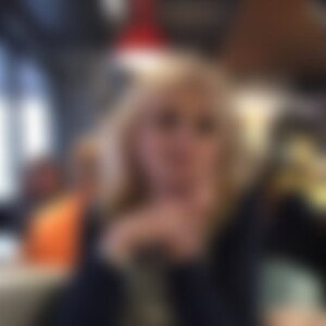 angelie17 (60) aus Frankfurt