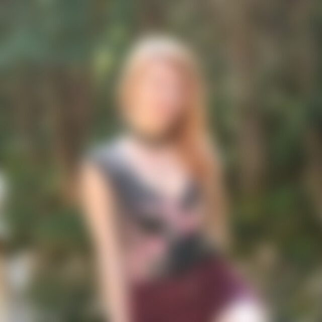 Lucretia (24) aus Hamburg