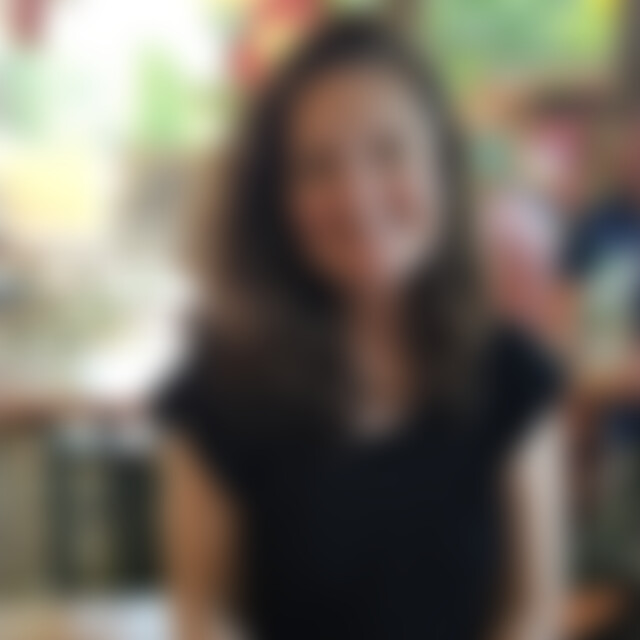 Nikini (42) aus München