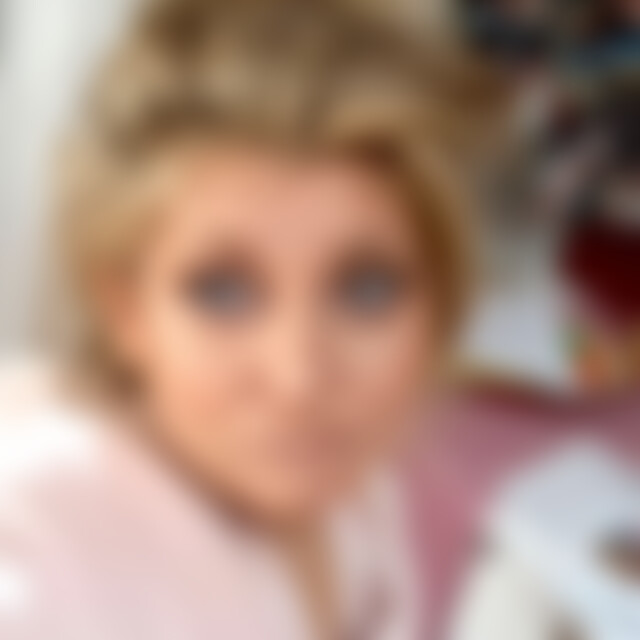 Lilablassblau (38) aus Regensburg