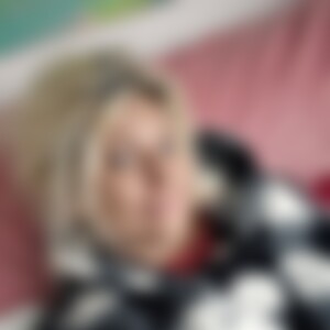 Lilablassblau (38) aus Regensburg
