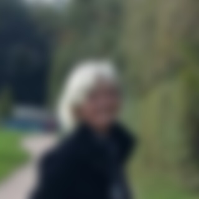 Zauberbiene (75) aus Rostock