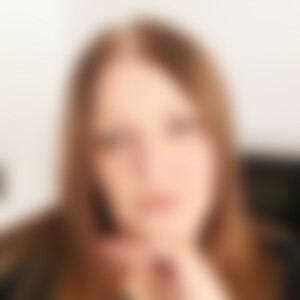 Delphina (63) aus Wiesbaden