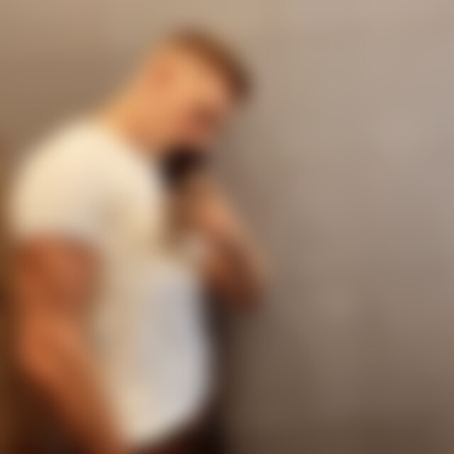 Maciek99 (26) aus Stuttgart