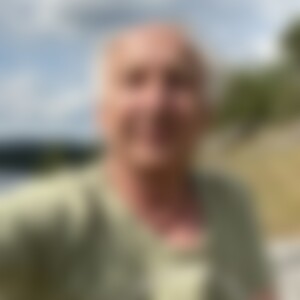 Akroe (77) aus Hamburg