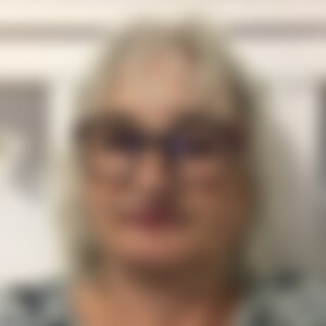 Rose (64) aus Teningen