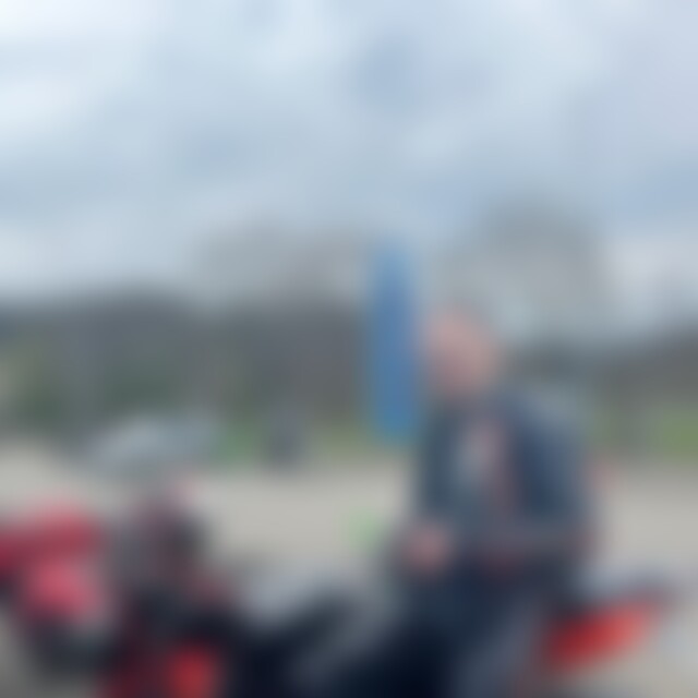 ErwinKr (32) aus Pracht
