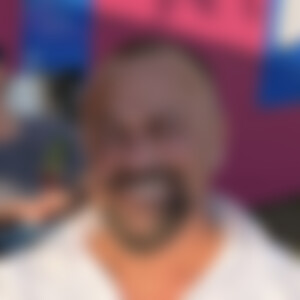 AzizAk (51) aus Delmenhorst