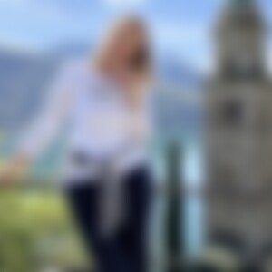 Olena (57) aus Darmstadt