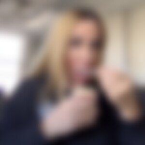 Ariana21 (40) aus Wuppertal