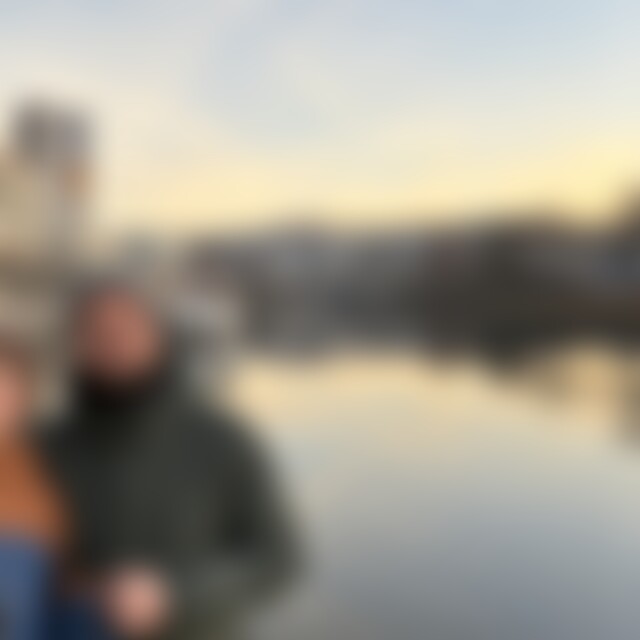 sneecker (42) aus Halle