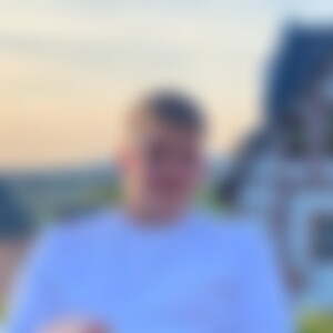 2806Micha (19) aus Raschau-Markersbach