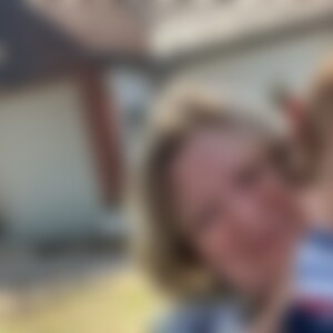 Amilia (66) aus H